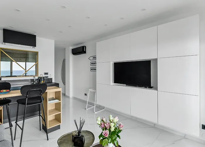 Le Pamela Front De * 芒通