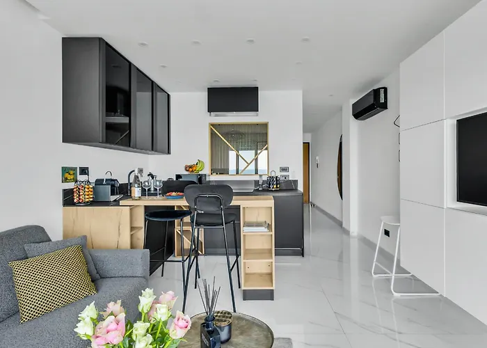 Le Pamela Front De 芒通