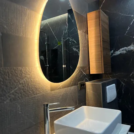 Le Pamela Front De *