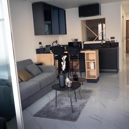 아파트 Le Pamela Front De *