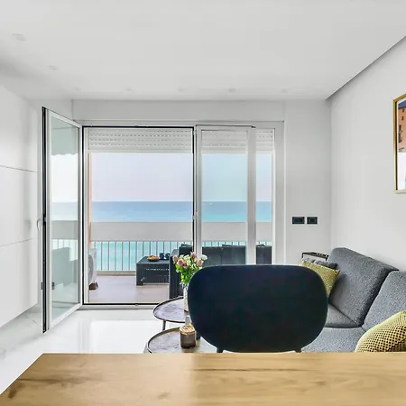 Le Pamela Front De * Μεντόν