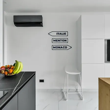 Le Pamela Front De *