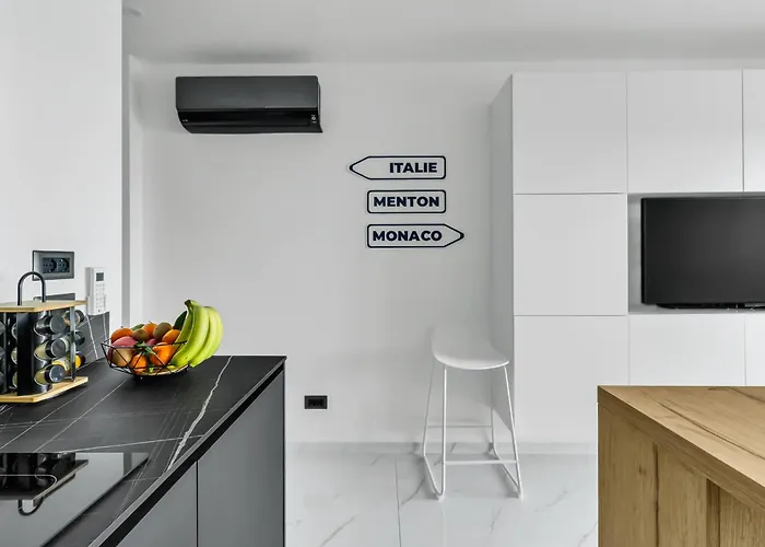 Le Pamela Front De *