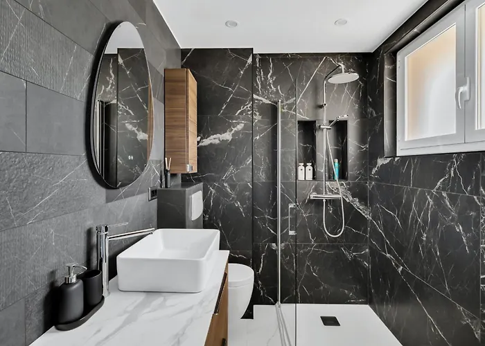 Le Pamela Front De * מנטון